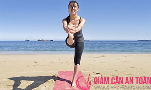 5 bài tập yoga đơn giản giúp chị em giảm cân hiệu quả cao