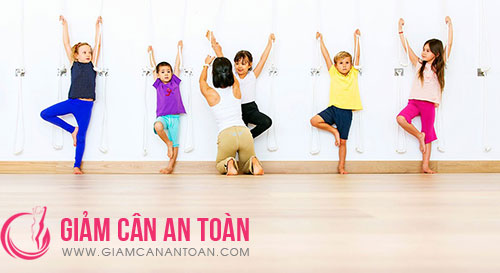 mot-so-dong-tac-yoga-don-gian-giup-cho-tre-giam-can-va-phat-trien-the-chat-toan-dien.2