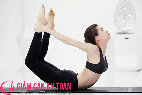 thuc-hien-nhung-bai-tap-yoga-giam-can-nen-tap-vao-moi-sang2