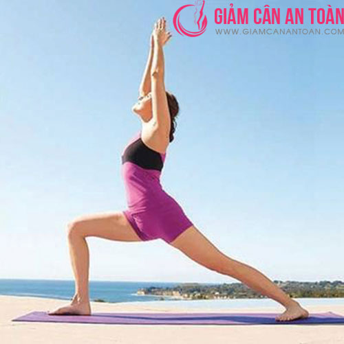 thuc-hien-nhung-bai-tap-yoga-giam-can-nen-tap-vao-moi-sang