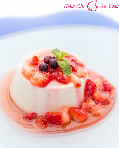 Pudding đậu hũ sốt dâu tây giúp bạn giảm cân ngon miệng hơn