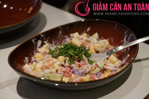 Salad sữa chua được chế biến khá đơn giản