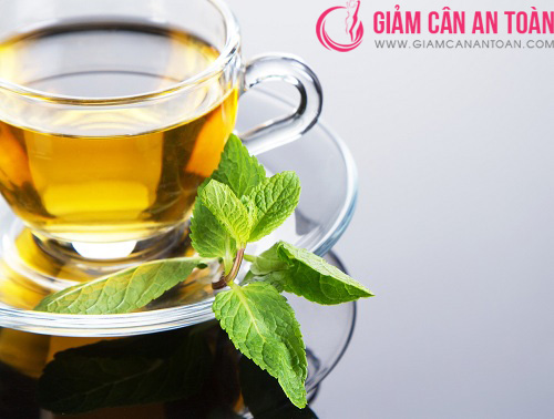 Uống trà xanh để giúp thanh lọc cơ thể, giảm cân nhanh chóng