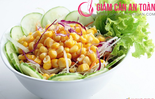 Salad ngô bao gồm những nguyên liệu phổ biến