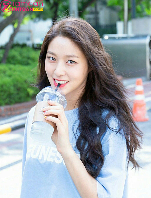 Seolhyun có sở thích uống nhiều nước mỗi ngày