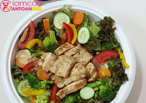 Salad ức gà là món ăn giúp cơ thể đủ năng lượng