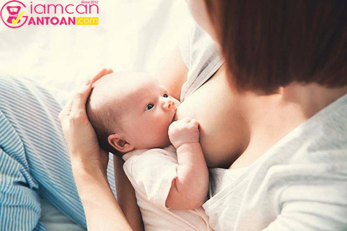 Nuôi con bằng sữa mẹ cũng là cách giúp mẹ giảm cân