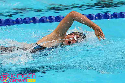 Bơi lội là môn thể thao giúp người tập giảm cân cấp tốc và toàn diện