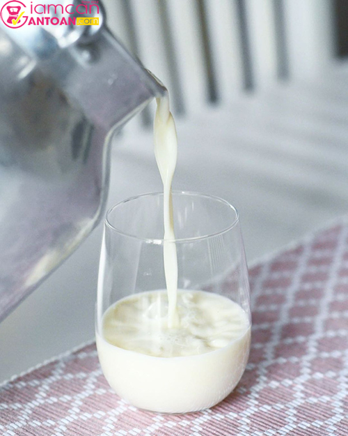 Có thể thay thế sữa chua thành sữa không đường