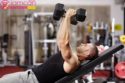 Cần ăn uống điều độ và khởi động kỹ hơn trước khi tập gym.