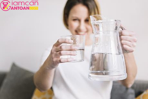 Hãy duy trì thói quen uống nhiều nước như thời gian mang thai