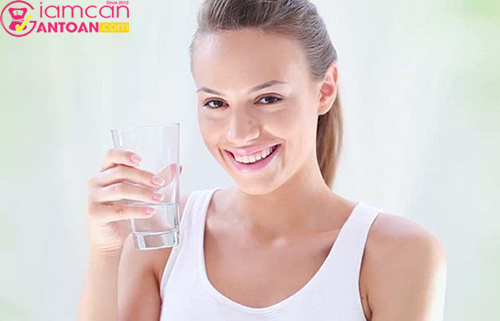 Lười uống nước là nguyên nhân hàng đầu dẫn đến táo bón