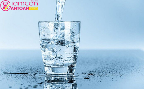 Uống nhiều nước mỗi ngày có thể khiến bạn đốt cháy thêm khoảng 96 calo