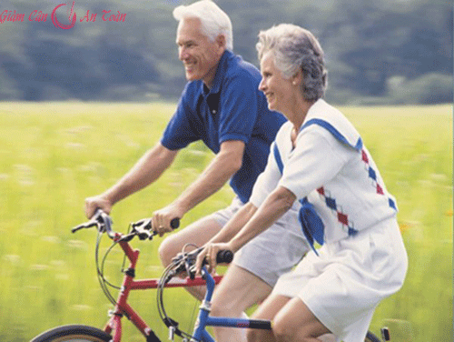 Cách giảm cân và an toàn sức khỏe cho người lớn tuổi3