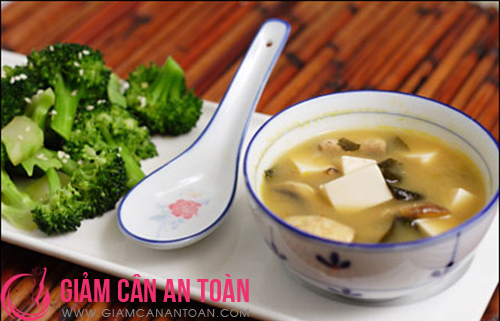 tu-van-thuc-don-giam-beo-an-toan-bang-che-do-detox.