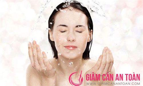 Thức khuya thường xuyên ảnh hưởng rất nhiều đến sức khỏe và nhan sắc của bạn. Nếu vì tính chất công việc buộc bạn phải thức khuya thì sau đây chúng tôi chia sẻ Mẹo chăm sóc da dành cho những ai thức khuya thường xuyên5