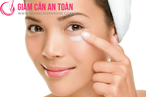 Thức khuya thường xuyên ảnh hưởng rất nhiều đến sức khỏe và nhan sắc của bạn. Nếu vì tính chất công việc buộc bạn phải thức khuya thì sau đây chúng tôi chia sẻ Mẹo chăm sóc da dành cho những ai thức khuya thường xuyên3