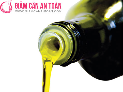 Mẹo giúp bạn trị rụng tóc đơn giản bằng dầu oliu