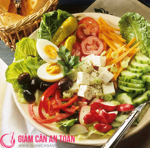 bat-mi-4-mon-salad-ngon-mieng-giup-cac-me-giam-can-sau-sinh.2