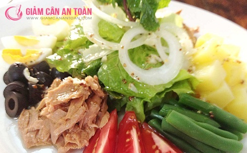 cach lam salad ca ngu mon an giam can cho ngay nang 4