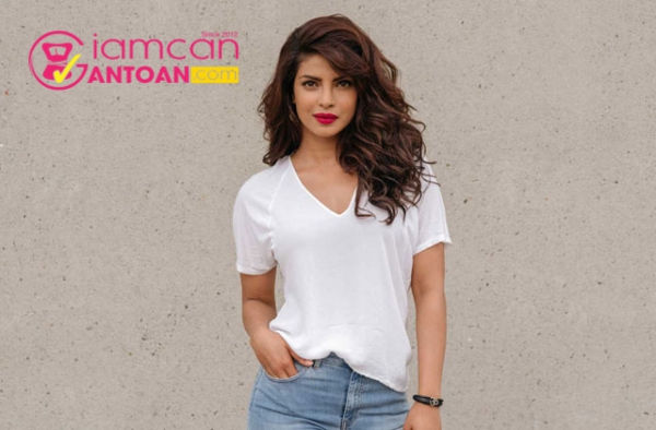 Các ngôi sao Ấn Độ luôn gây chú ý bởi thân mình bốc lửa và nhan sắc đẫy đà. Priyanka Chopra - cựu hoa hậu Thế giới là một trong số đó. Vẻ đẹp riêng biệt rạng ngời, mạnh mẽ và cá tính của cô còn gây chú ý bởi làn da căng mịn và khỏe khoắn. Hãy cùng chúng tôi nghe Priyanka Chopra bật mí mẹo làm đẹp siêu dễ của ngôi sao Ấn Độ ngay bây giờ nhé.3