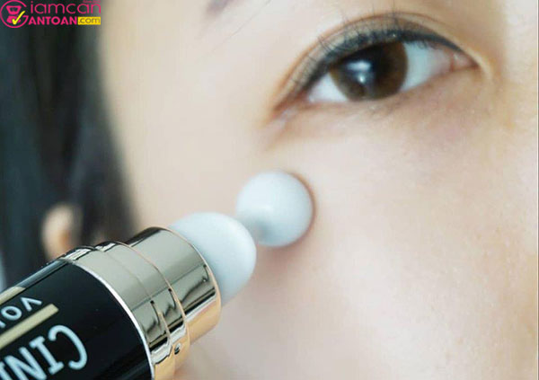 Thanh Lăn Mắt Cindel Tox tăng cường liên kết vùng da quanh mắt.