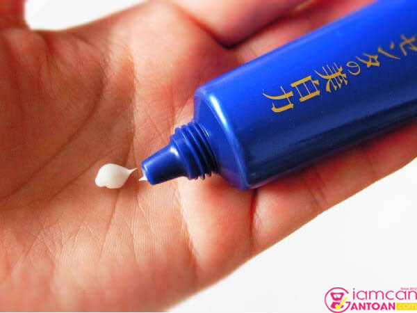Kem Meishoku Whitening Eye Cream nổi tiếng tại Nhật trong nhiều năm nay