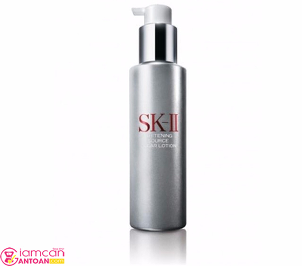 SK-II Whitening Source Clear dùng mỗi sáng và tối sau khi vệ sinh mặt