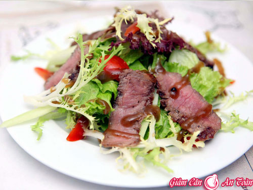 Thu Phuong su dung salad de giam can hieu qua