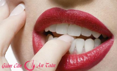 nguy hiem rinh rap cho nhung co nang cong so co thoi quen can mong tay 4